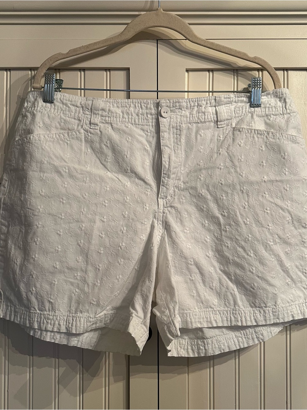 Gloria Vanderbilt White Eyelet Shorts Size 16